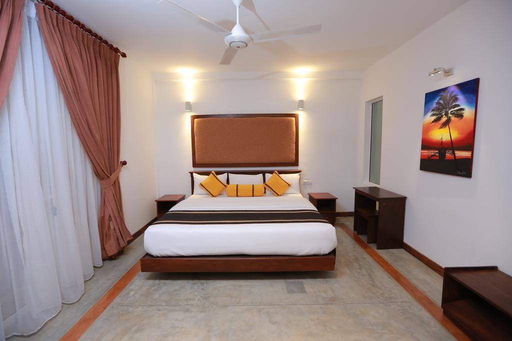 Refresh Hotel Hikkaduwa Dış mekan fotoğraf