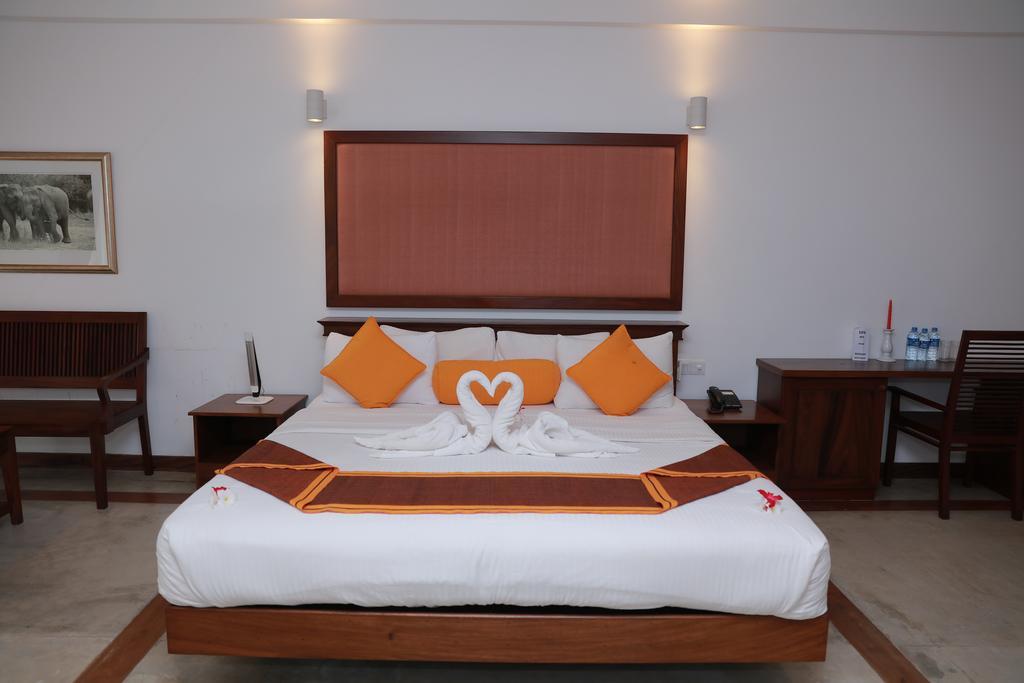 Refresh Hotel Hikkaduwa Dış mekan fotoğraf